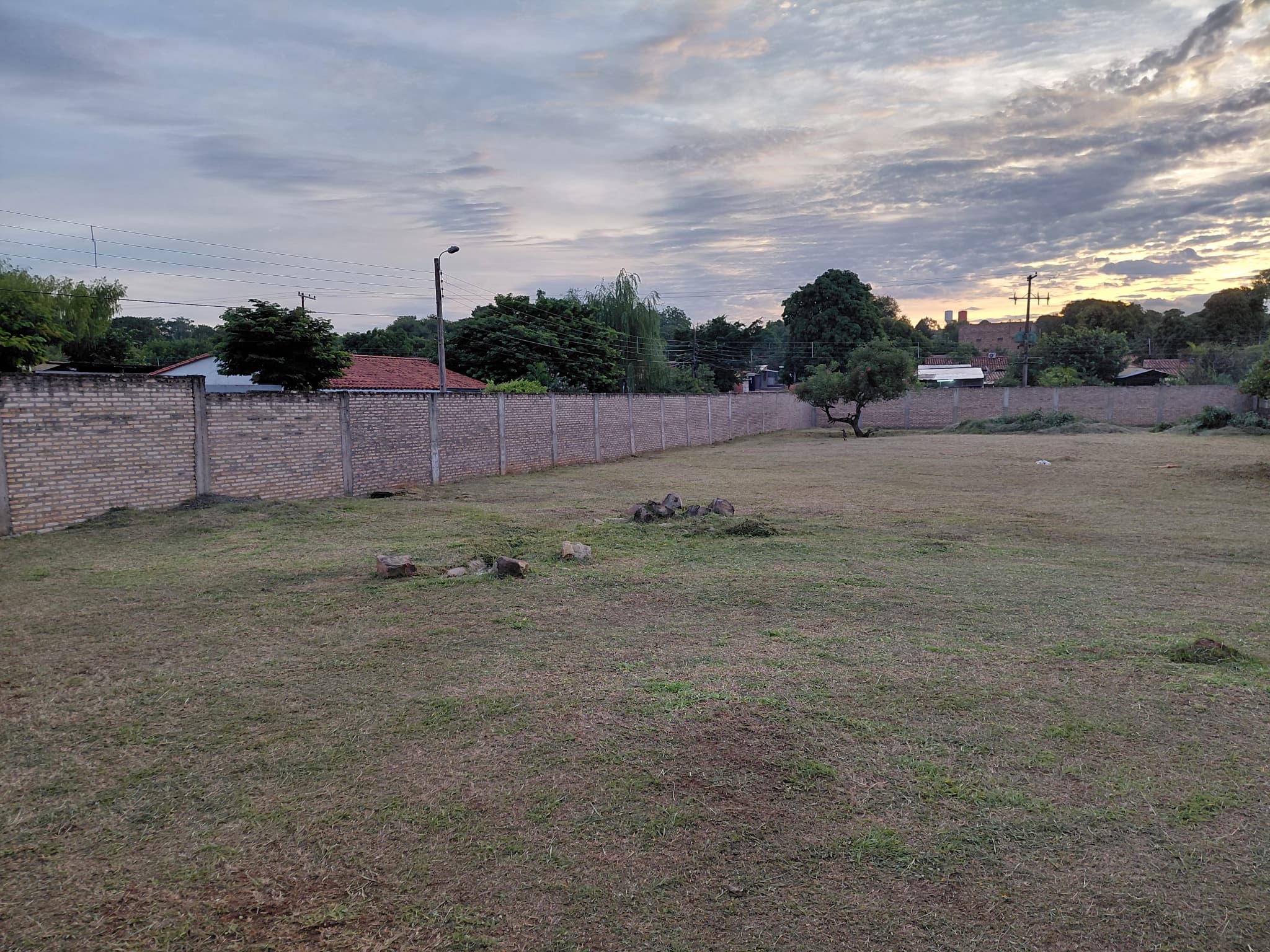 Amurallado En Esquina Nivelado Y Estrategico. Terreno 721 M2 — foto 3