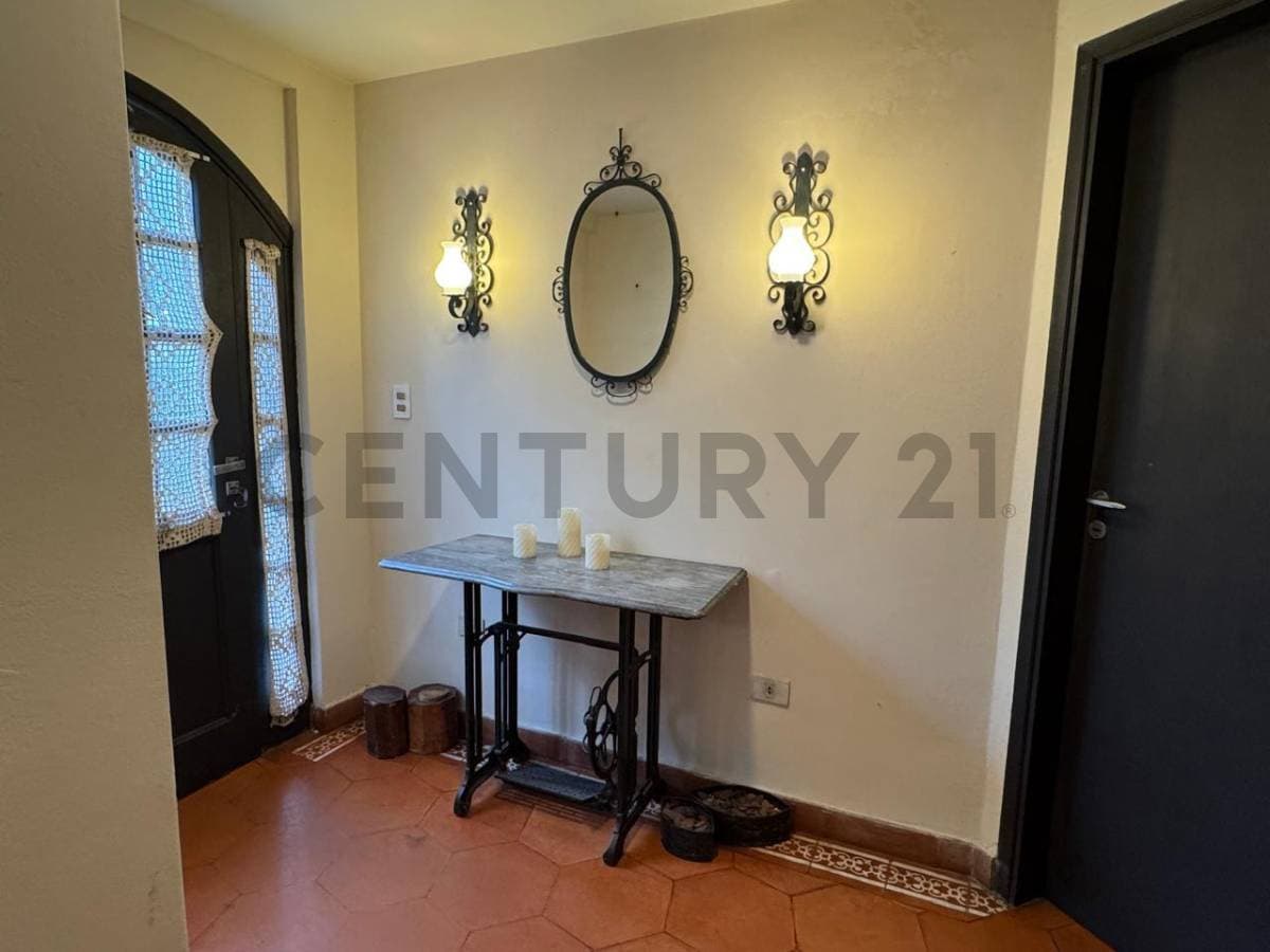 casa de 4 dormitorios + consultorio independiente Barrio Jara z/ Textilia, foto 5
