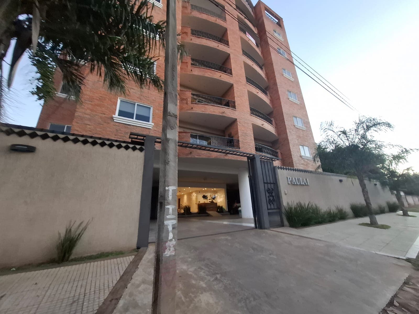 Alquilo amplio departamento en fdo. Zona norte