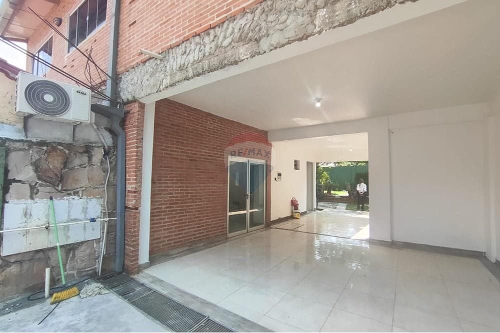 Casa en zona mburucuyá, foto 2