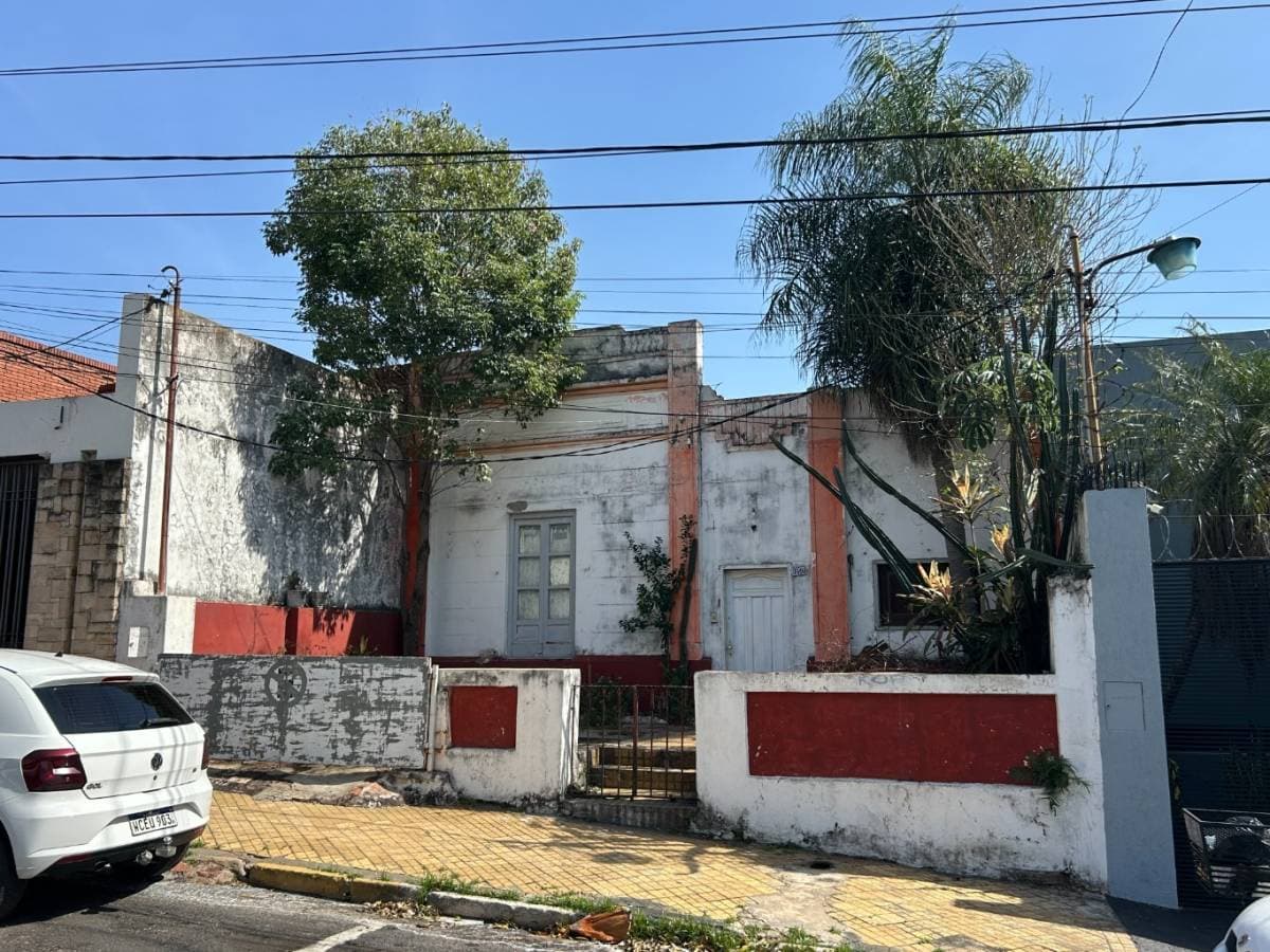 Terreno Céntrico, Con Casa A Demoler O Reaprovechar