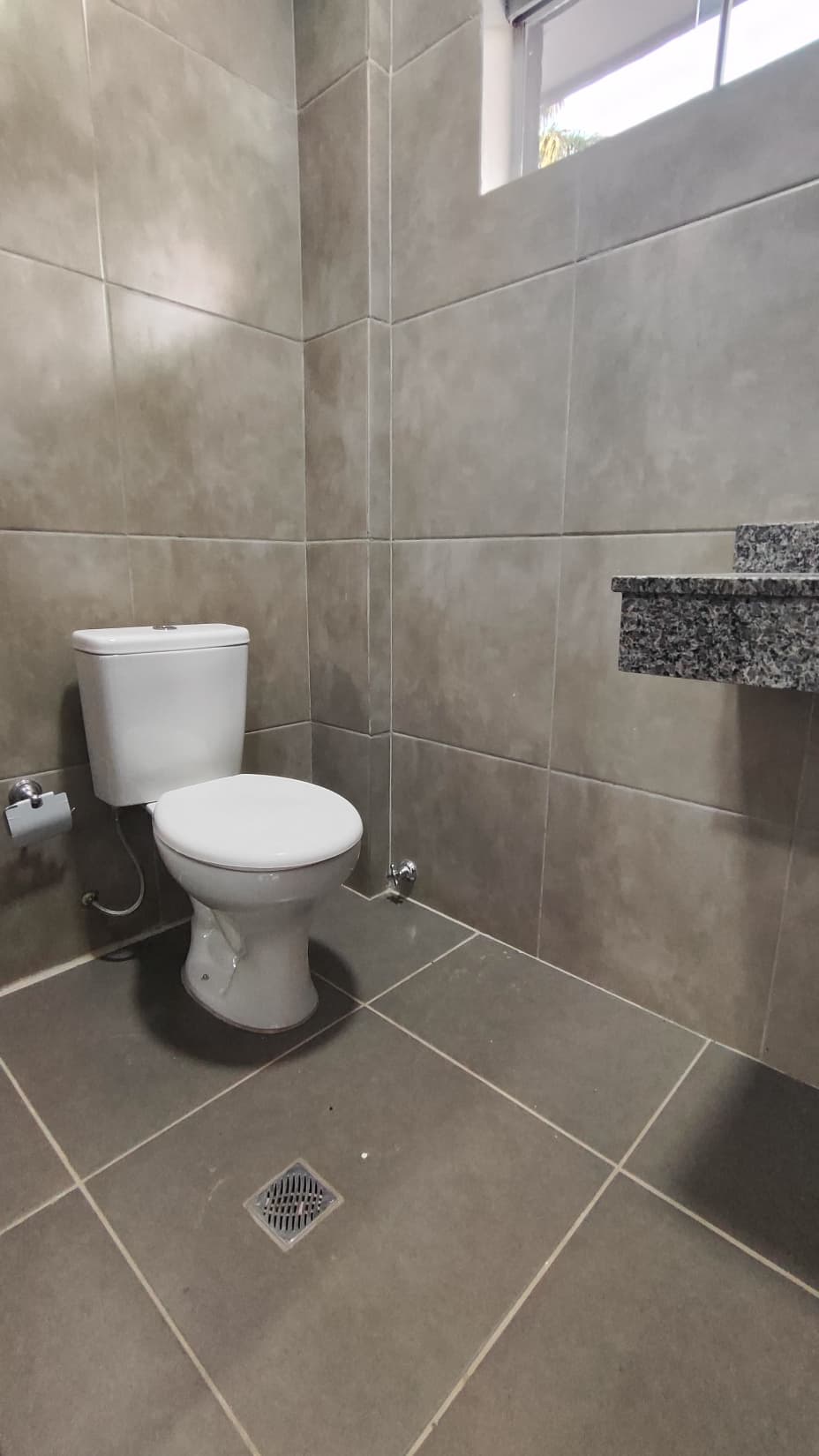 Amplio depòsito con oficinas - show room — foto 4