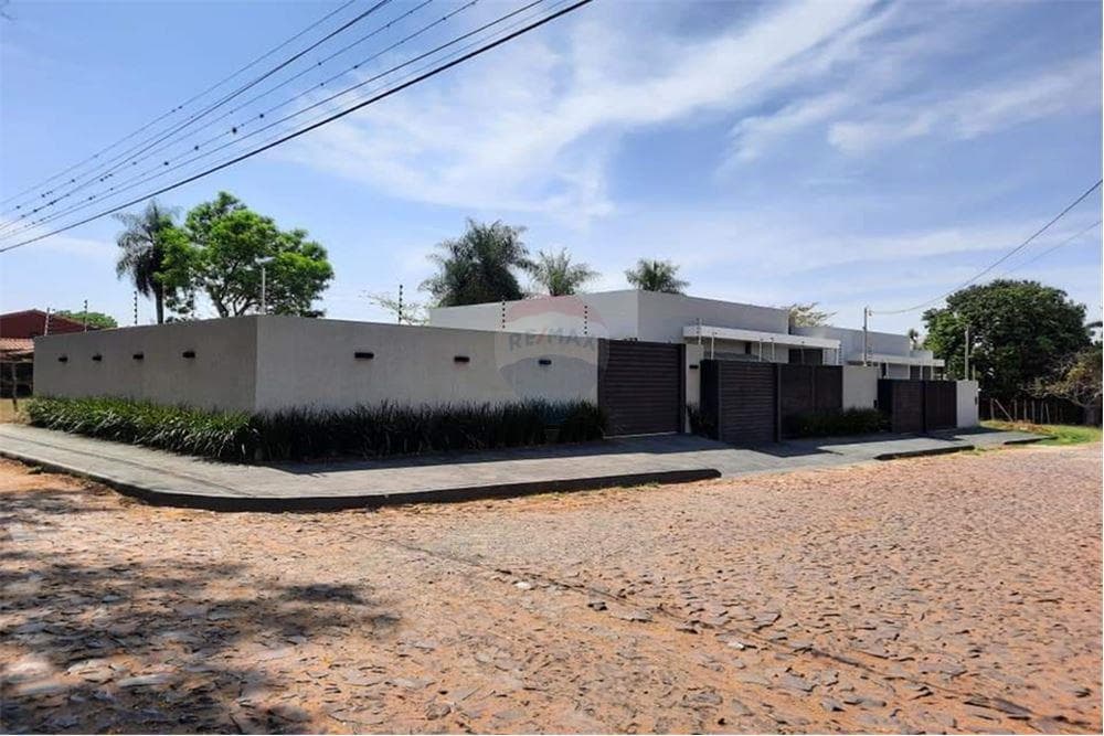 Vendo casa en esquina en Villa Elisa