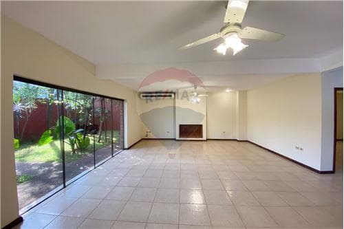 amplia residencia sobre Avda.Laguna Grande, zona Moravia, foto 3
