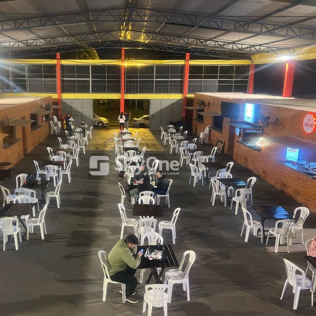 Se Alquila Salon Comercial En "social Food Park" — foto 1