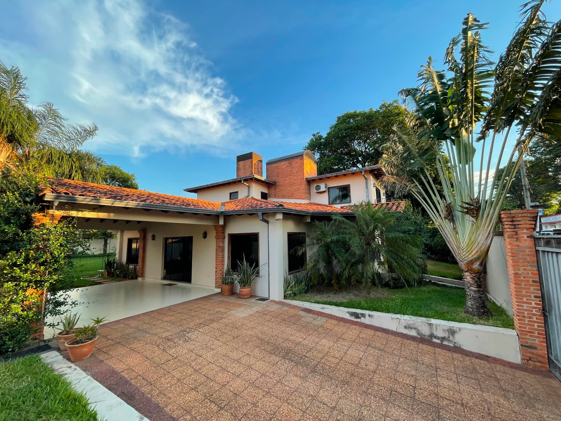 Casa En Lambaré - Barrio Kennedy