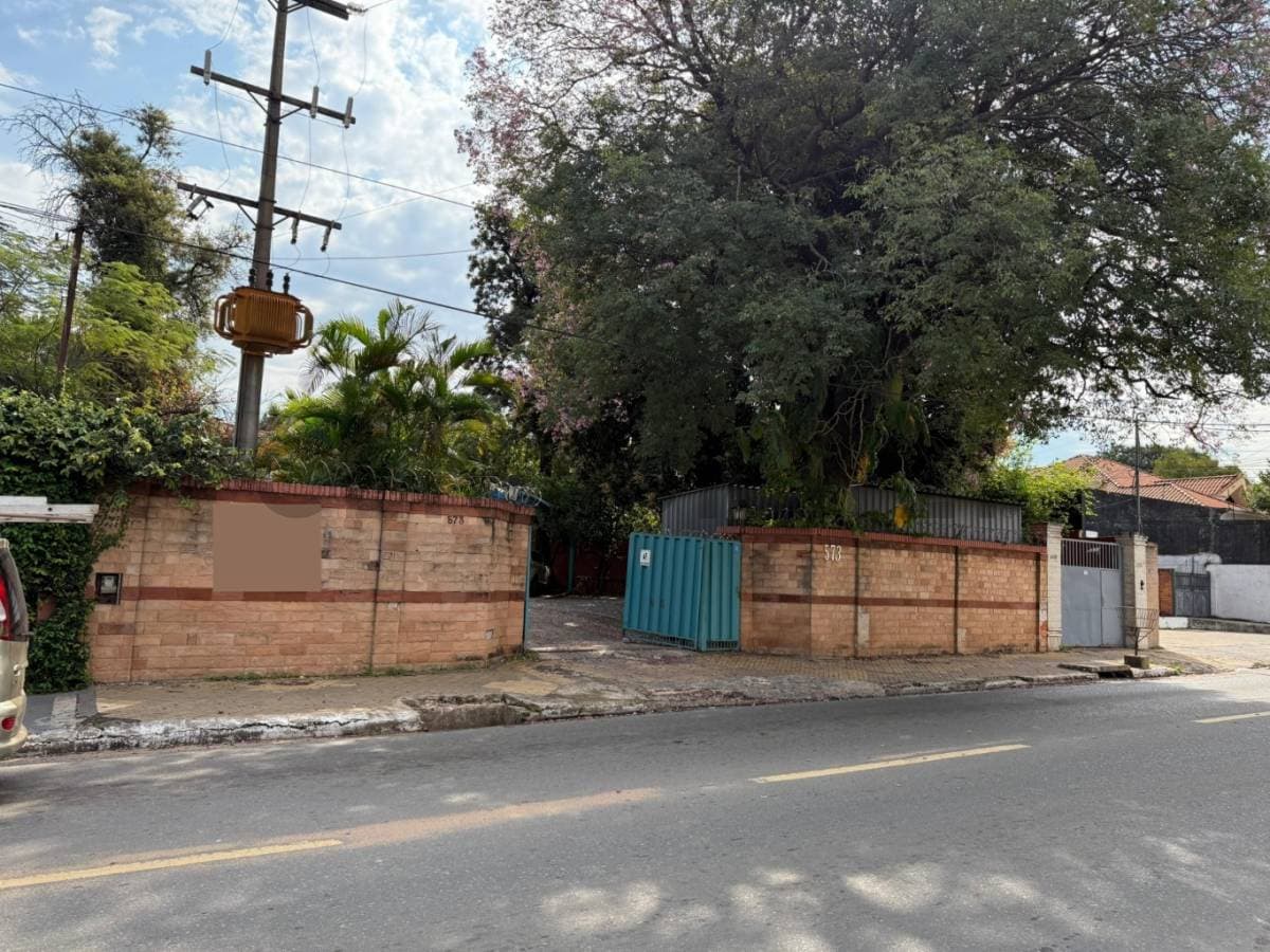 Amplia propiedad con ubicación estratégica en el Barrio Mariscal López