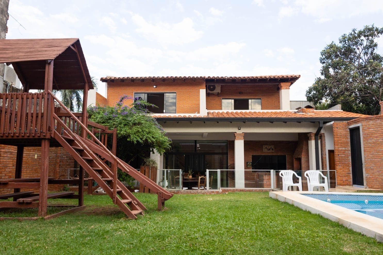 Vendo casa en lambare con pileta