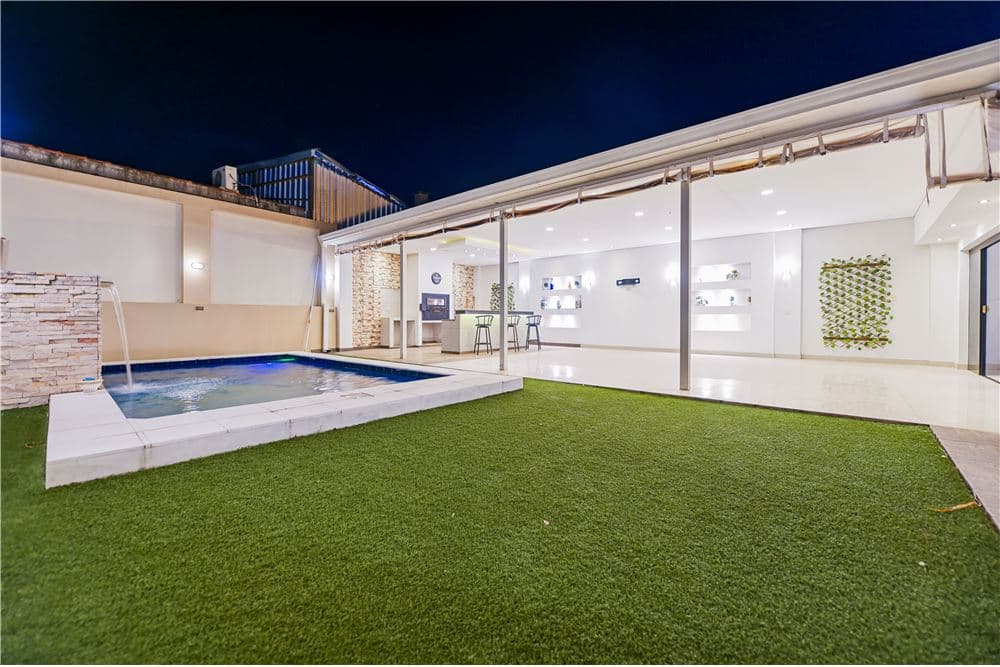 Casa con piscina en lambare, foto 3