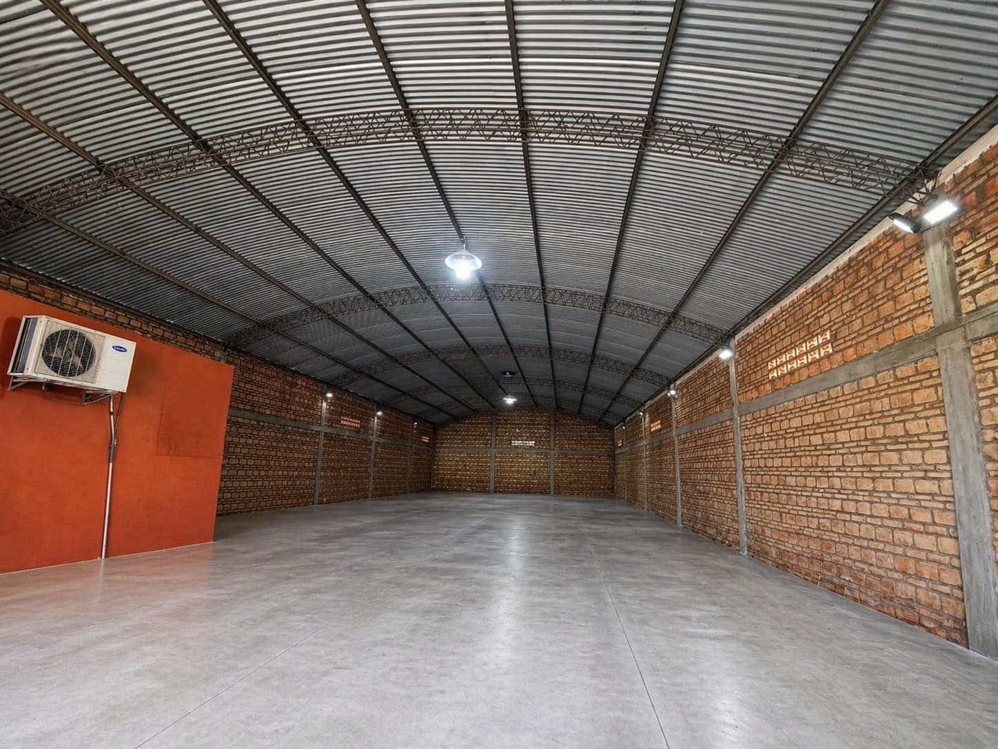 amplio tinglado - depósito comercial en San Lorenzo, foto 1