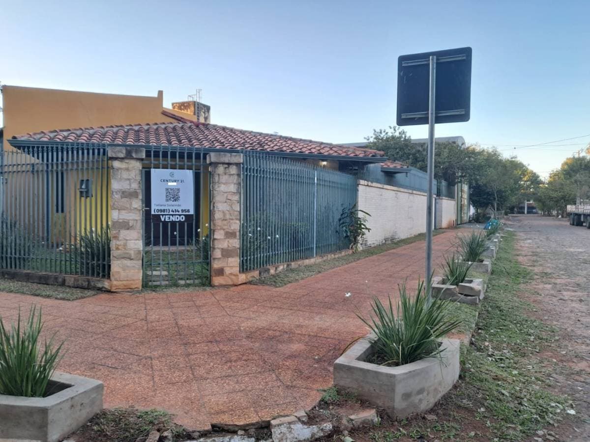 Casa en esquina en venta en planta baja, Fernando de la Mora Norte, foto 2