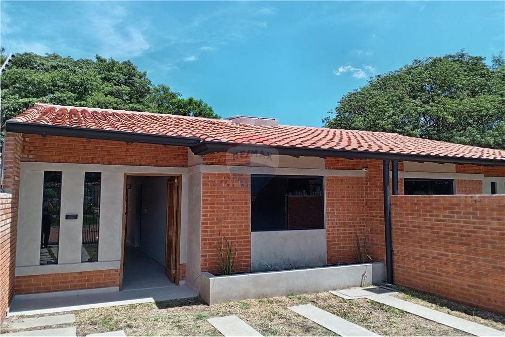 Chalet - Venta - Villa Elisa, Paraguay