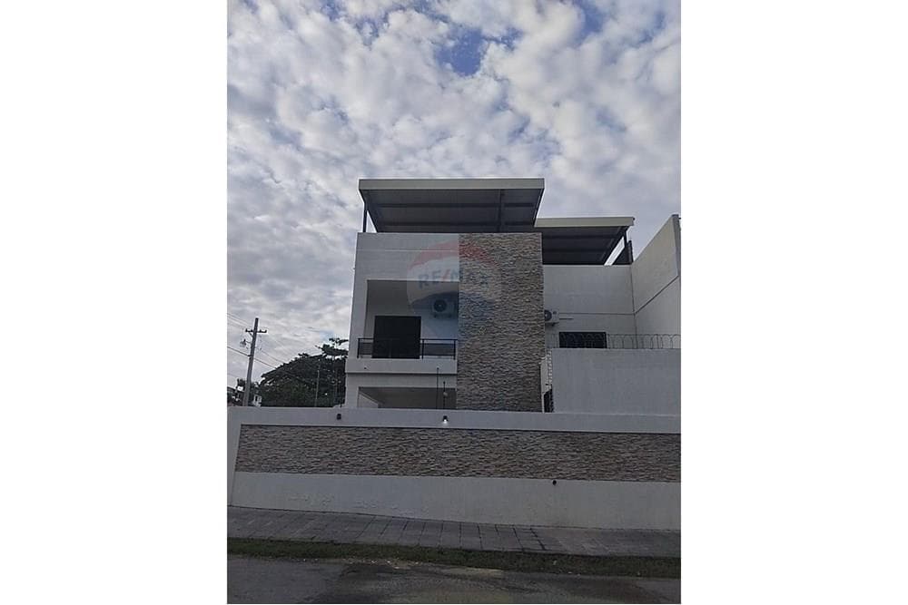 Exclusivo Dúplex en Vista Alegre — foto 2