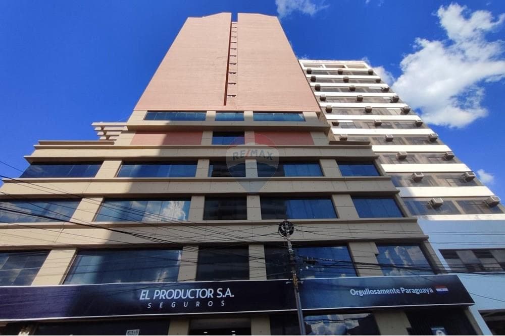 Amplia Oficina Corporativa de 253 m² con Estacionamiento