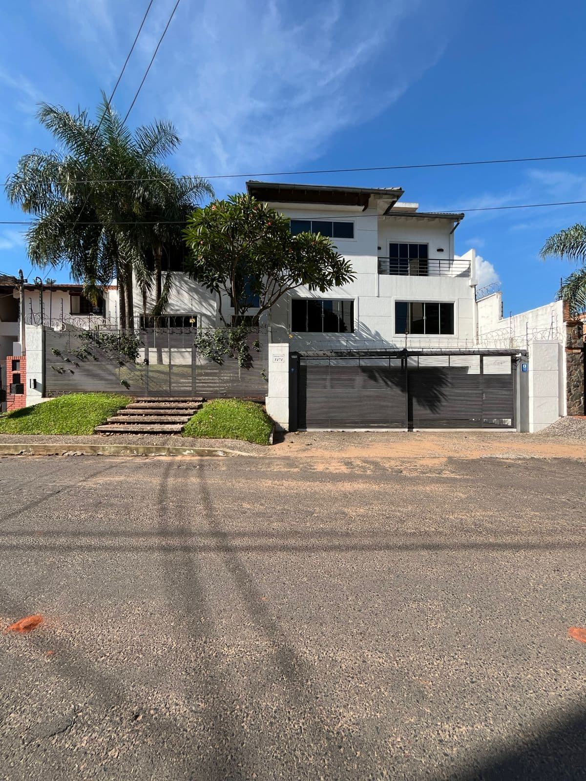 Casa de Lujo en Alquiler – Zona CURDA | Barrio Mburucuyá, foto 1