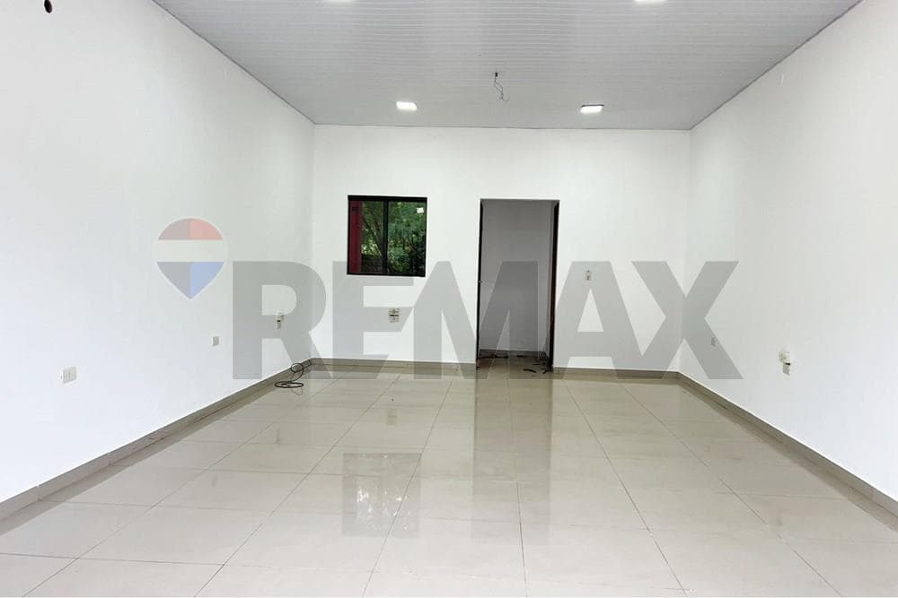 Local Comercial - Alquiler - Villa Elisa, Central, Paraguay, foto 2