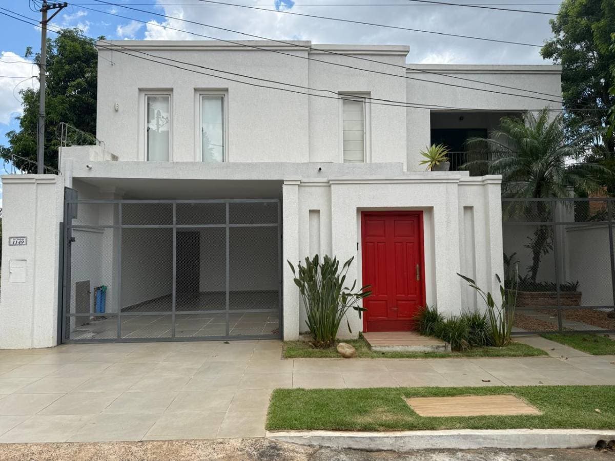 Alquiler de residencia premium en barrio mburucuyá