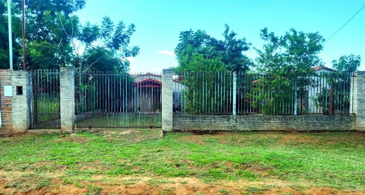 Vendo Casa a Refaccionar con 360 m2 de terreno en Costa Sosa
