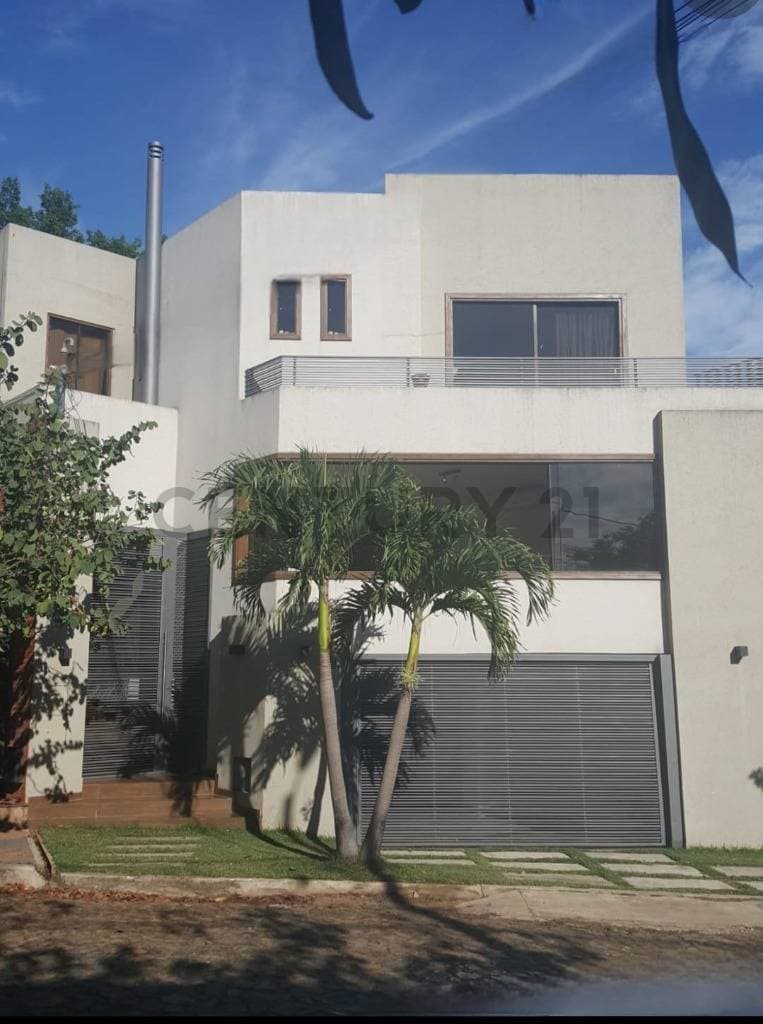 Alquilo hermosa residencia amoblada en barrio ycua sati
