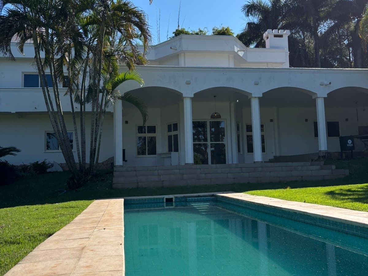 Casa con amplio patio en alquiler