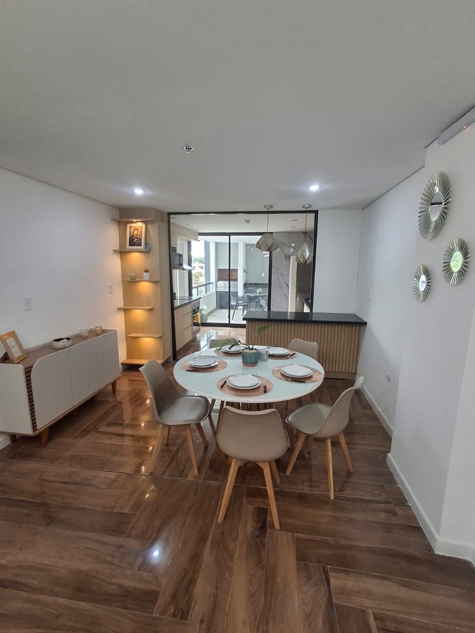 Departamento de tres habitaciones los laureles — foto 2
