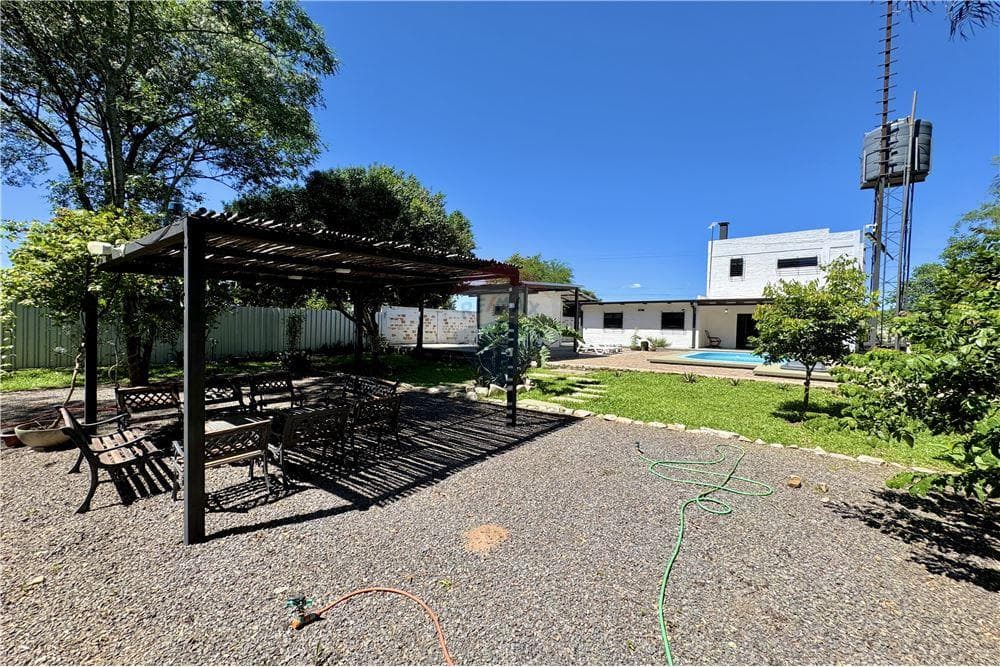 En venta – casa con vista al lago