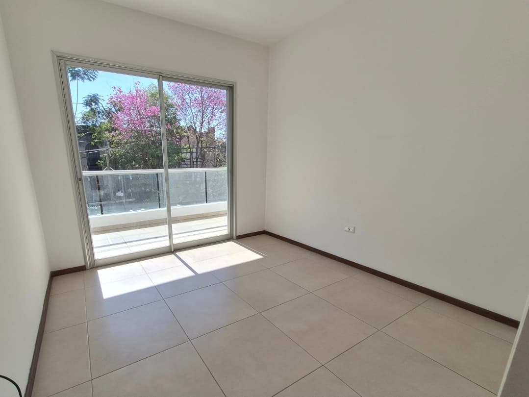 Hermoso Y Amplio Departamento Con 2 Dormitorios En Las Mercedes, Zona Inter — foto 5