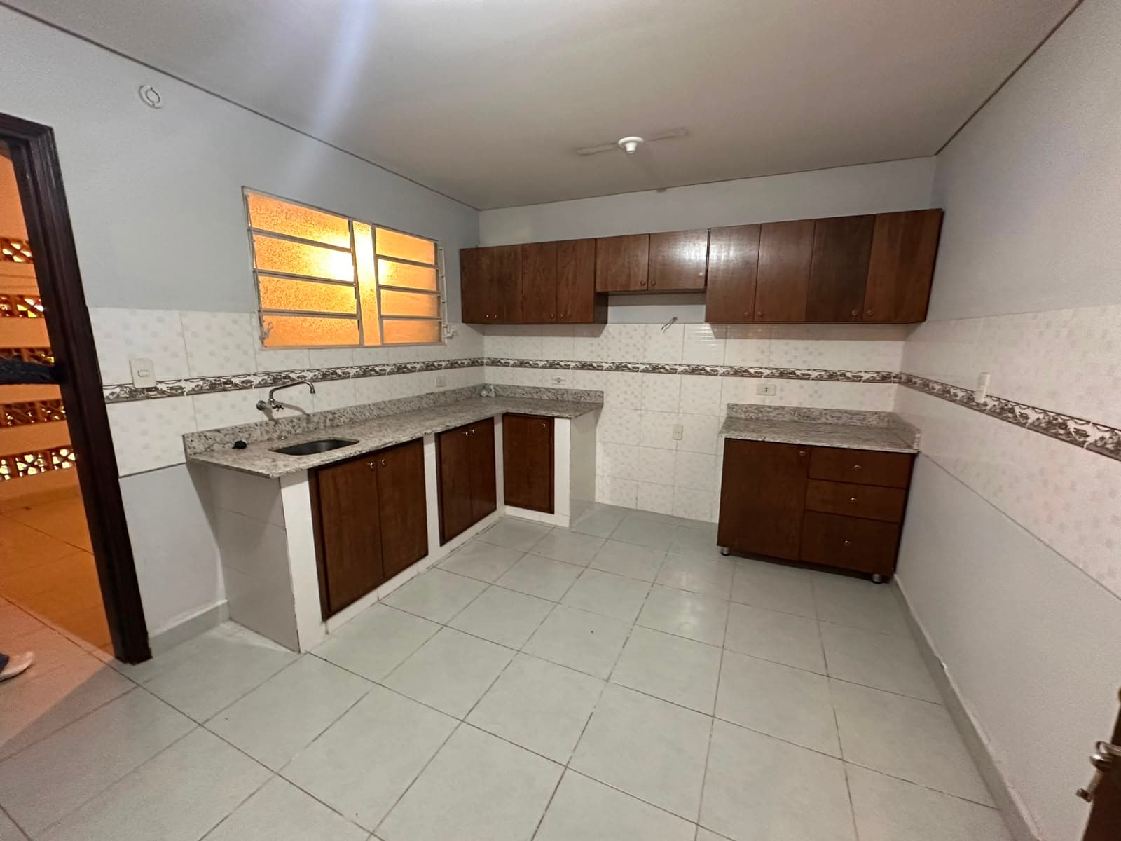 Casa en Alquiler en Lambaré – Barrio Kennedy, foto 3