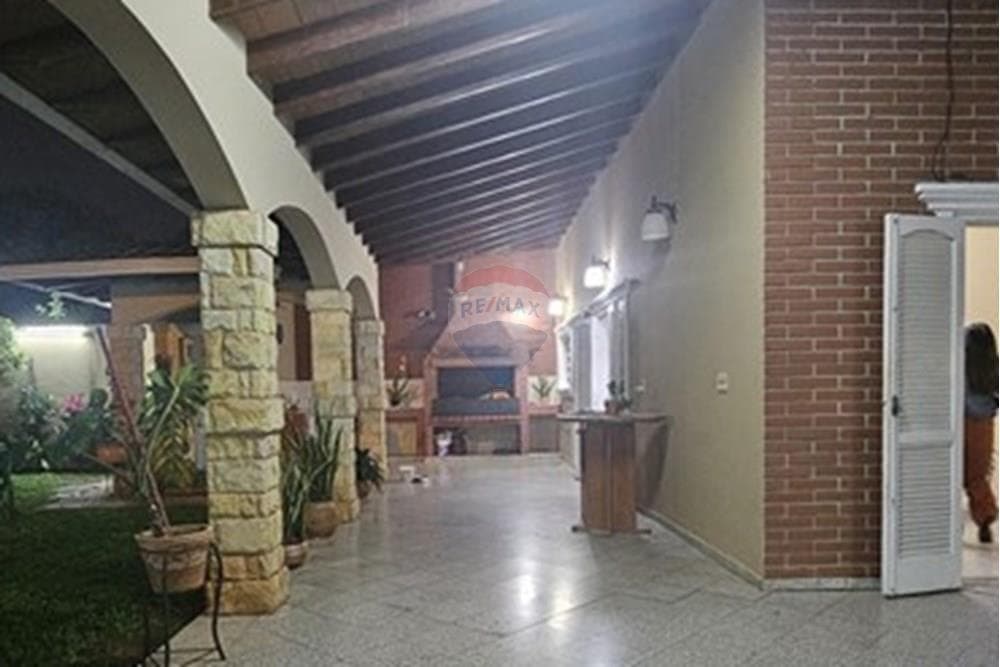 Amplia Residencia en esquina - Sajonia, foto 4