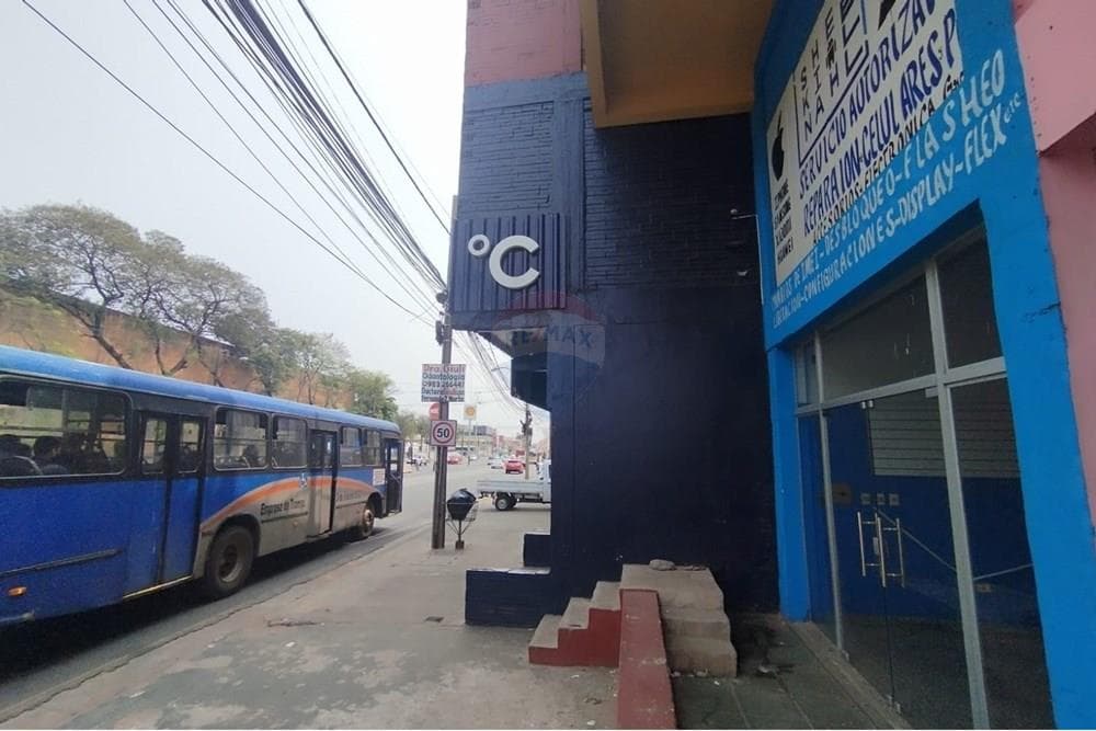 salón comercial sobre Av. Ebio Ayala, foto 1