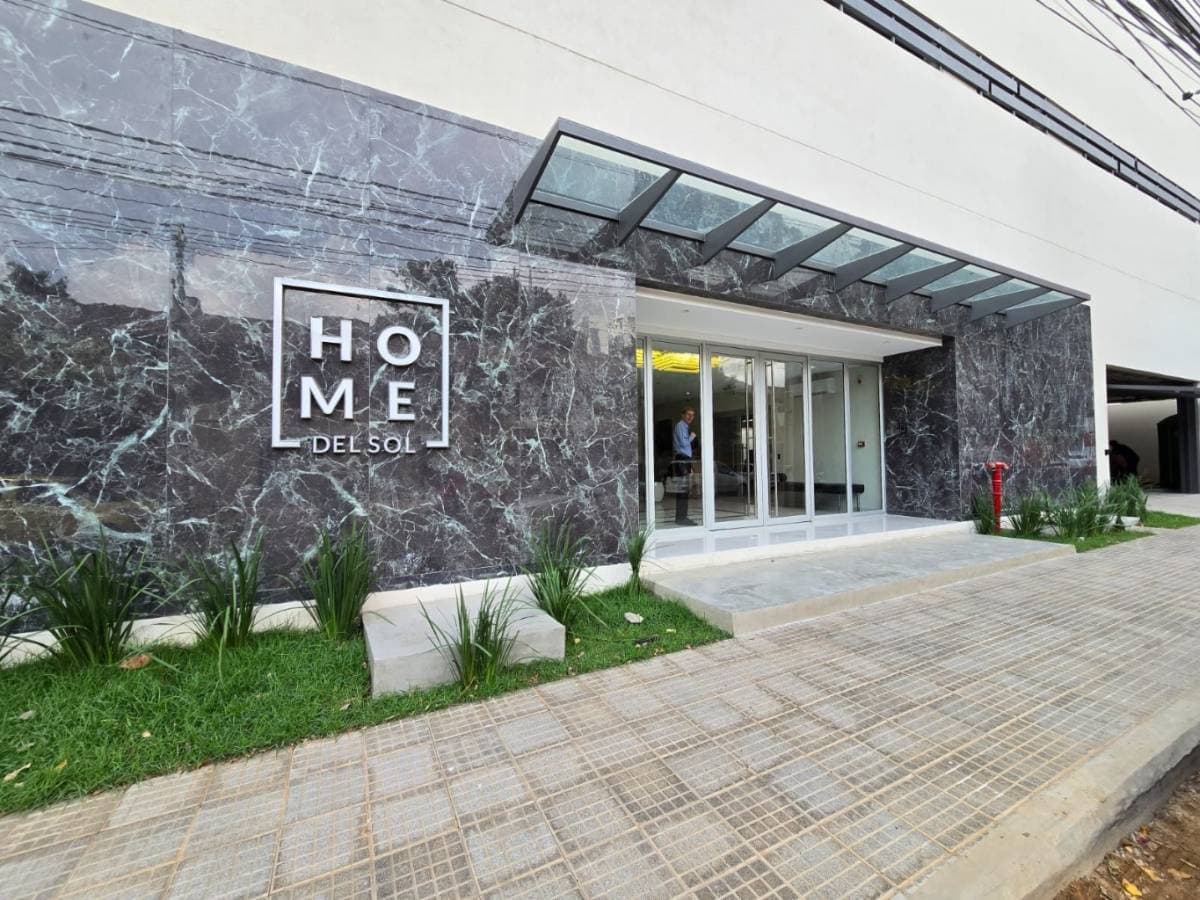 En venta departamento amoblado de 2 dormitorios a pasos del shopping del sol, foto 1