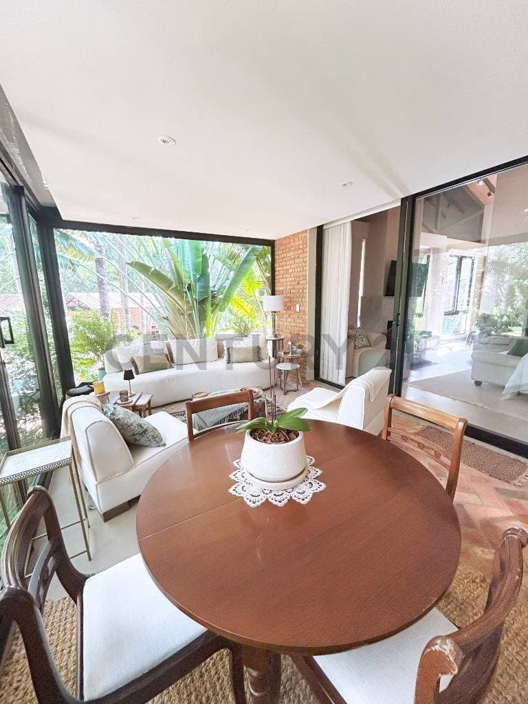 EN VENTA – Residencia Exclusiva De 7 Dormitorios En San Bernardino, foto 4