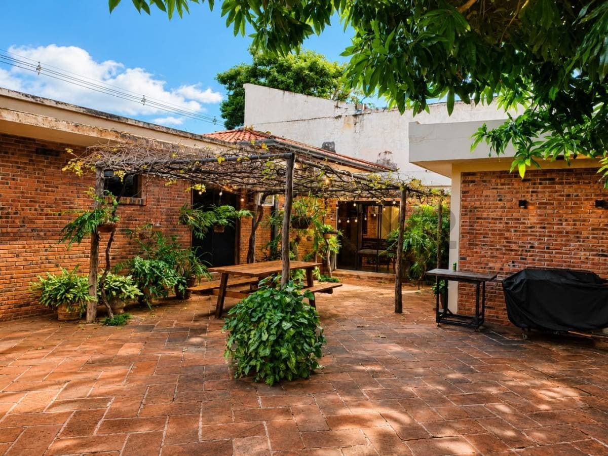 En venta - amplia propiedad en barrio ycua sati, foto 5