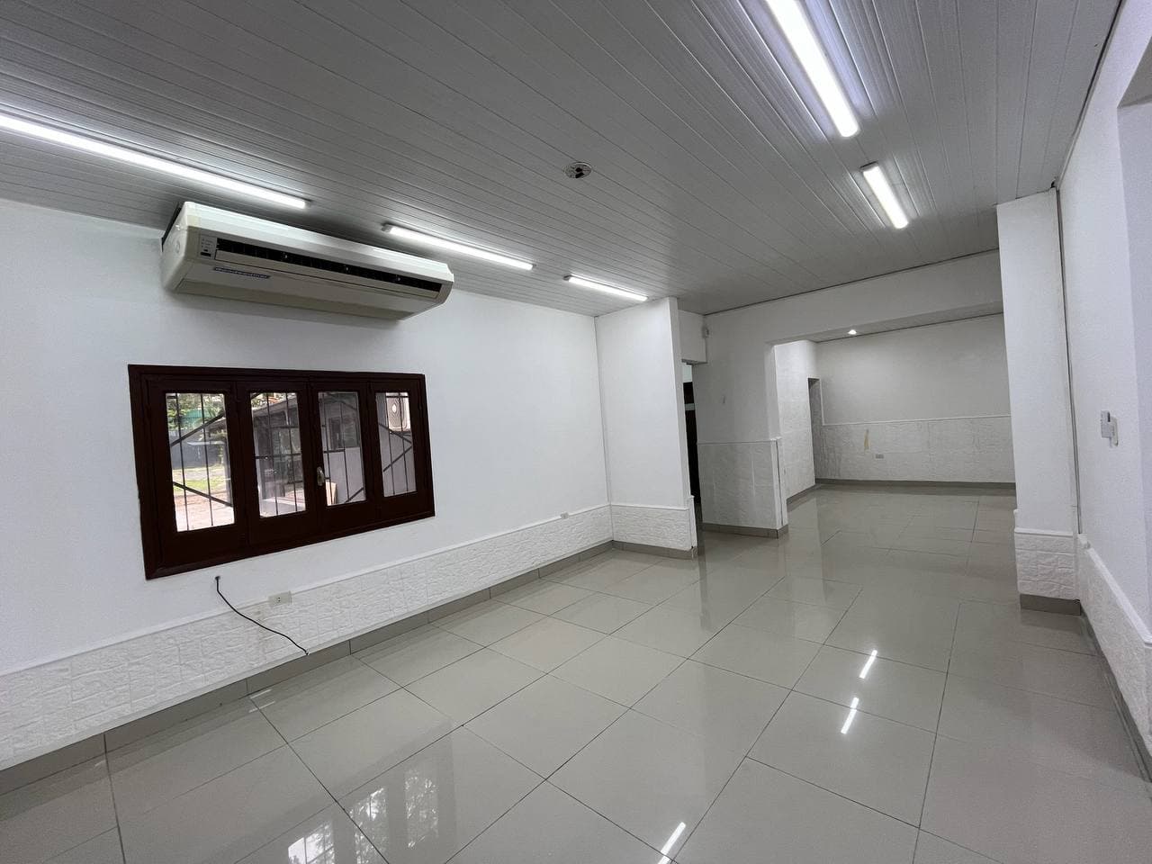 Salon comercial en planta baja — foto 5