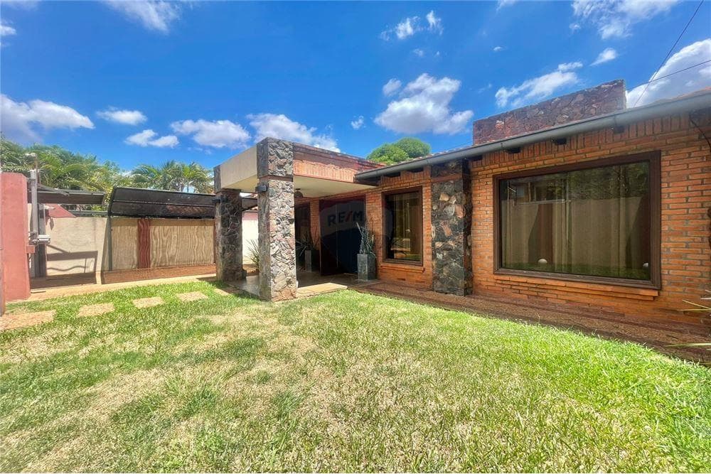En venta residencia con inmejorable ubicación, villa adela - Luque