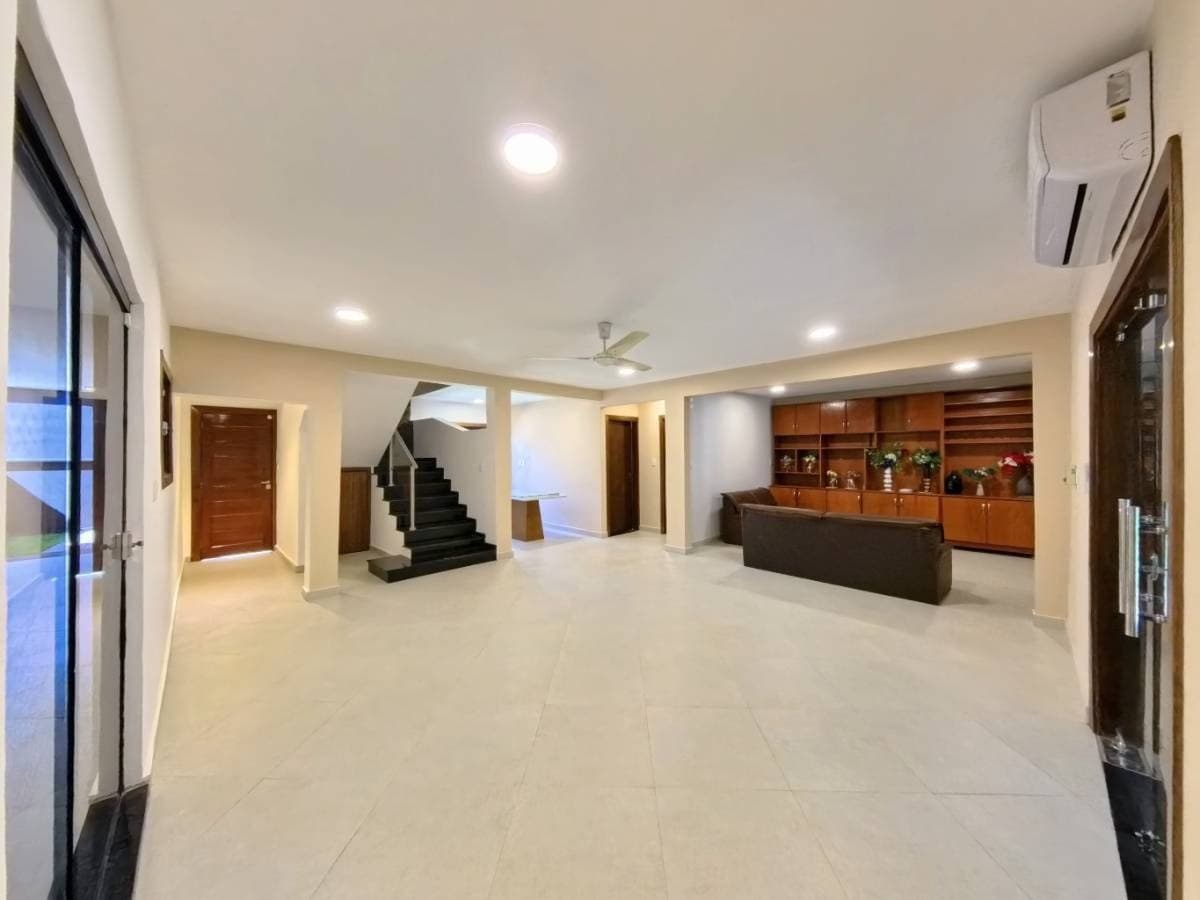 Lujosa y amplia residencia en lambare zona canal 13, foto 4