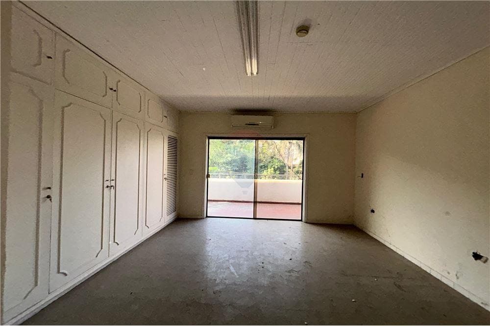Amplio duplex para consultorios sobre avenida españa — foto 4