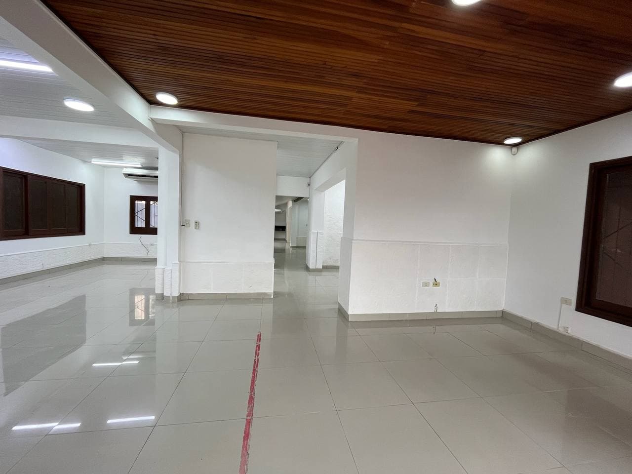 Casa para oficina con estacionamiento propio sobre importante avenida, foto 5