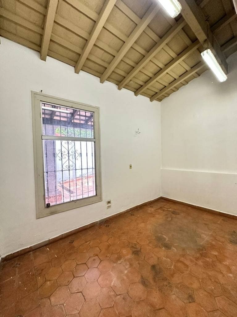 Amplia casa en b° Las Mercedes — foto 3