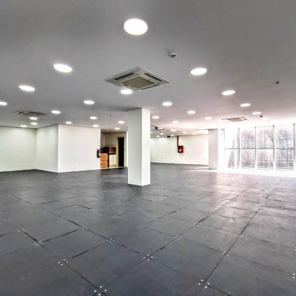 Amplia oficina en edificio corporativo — foto 4