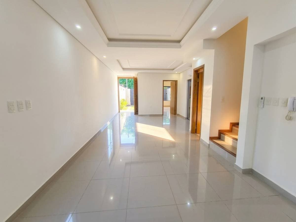 Dúplex de 4 habitaciones con piscina Fernando de la Mora Zona Norte, foto 2