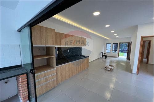 Chalet-Venta-PY Central Luque Maramburé, foto 2