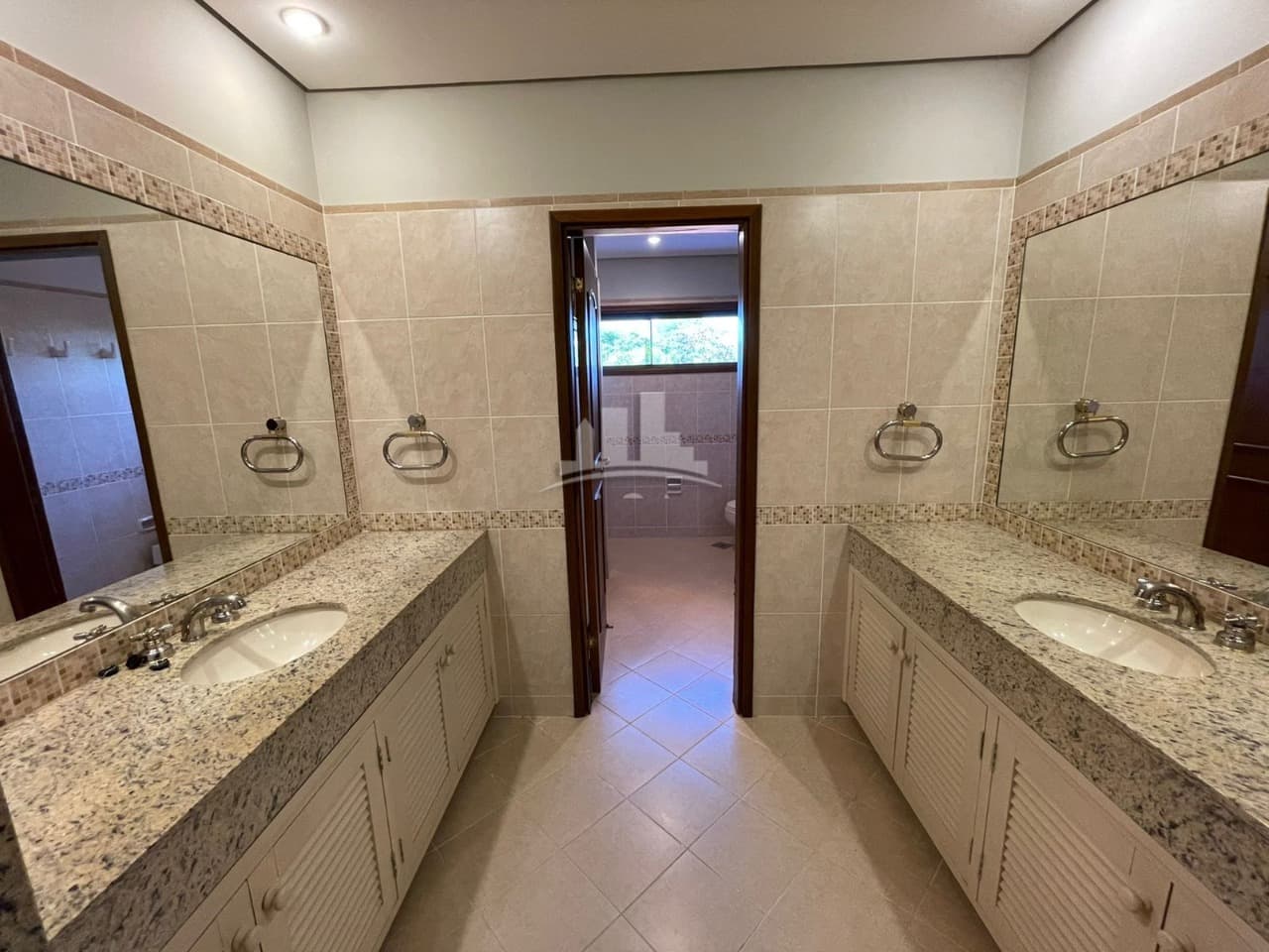 Hermosa casa con finas terminaciones en alquiler! Barrio Mburucuyá, foto 5