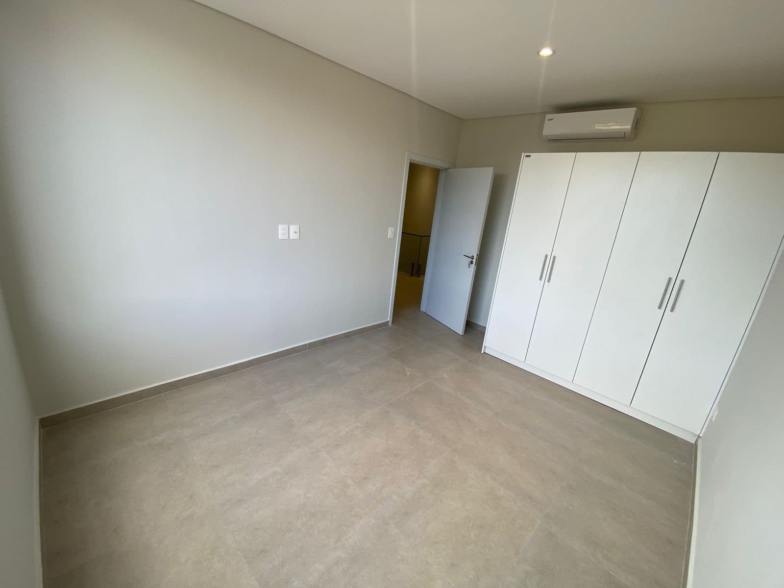 *Alquilo Duplex a estrenar* Ubicado en el barrio Ykua Sati colegio Goethe, foto 2