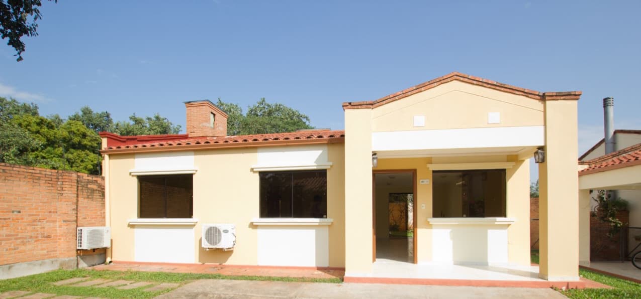 Vendo casa toda en planta baja , en Condominio