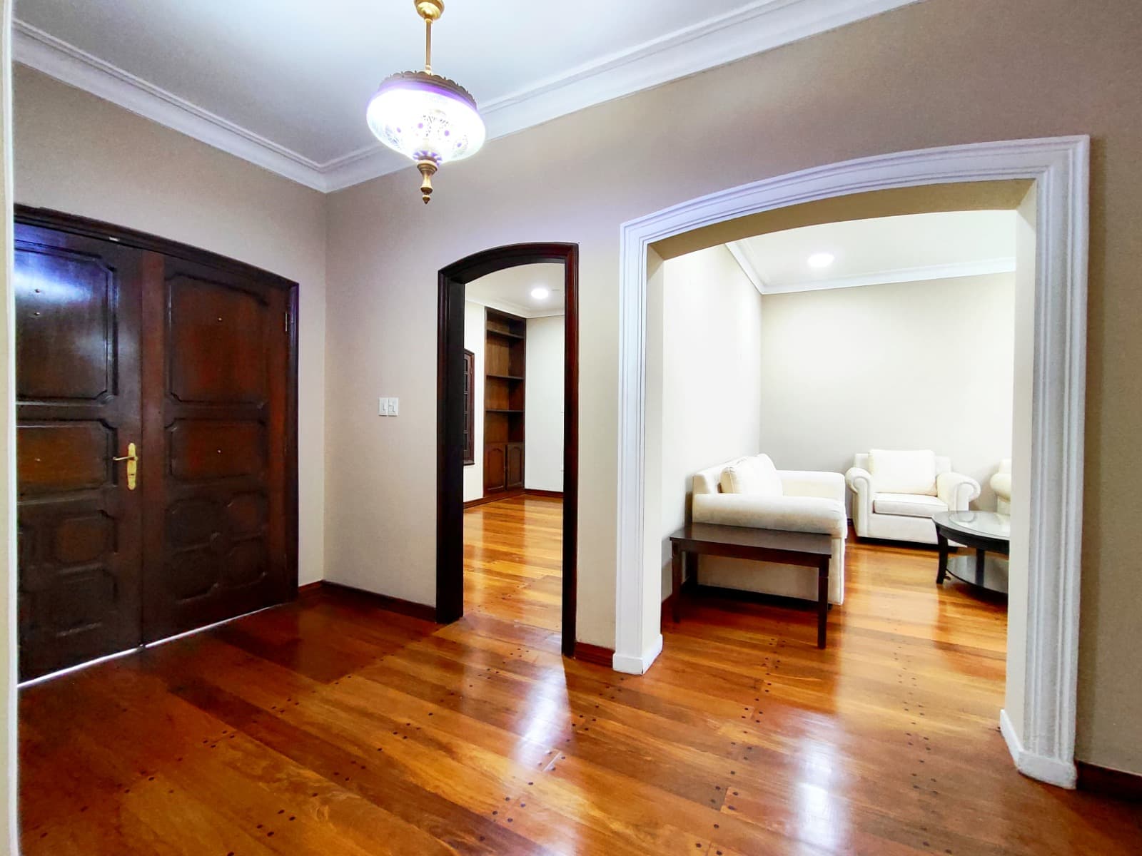 Amplia Residencia en Asunción, Barrio Villa Morra, foto 3