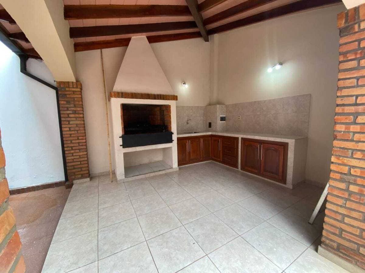 Dúplex de 4 dormitorios barrio laurelty de Luque, foto 5
