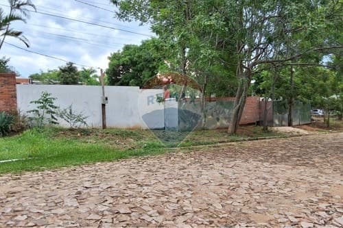 Vendo terreno de 840 m2 Luque loma merlo!!!!