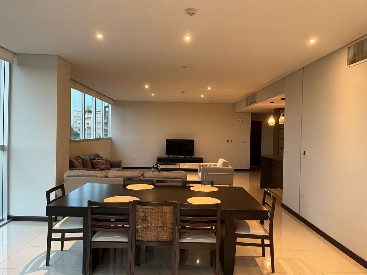 Alquilo departamento amoblado de 3 dormitorios miami tower