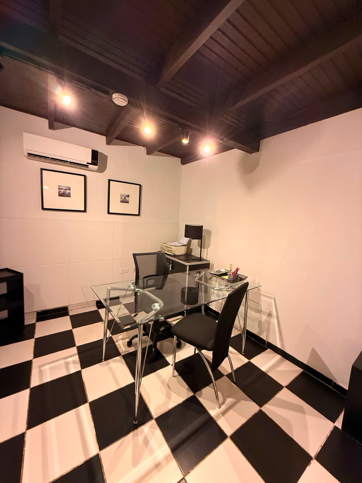**alquilo oficina amoblada de 300 m² en el eje corporativo – barrio Las Lomas**, foto 2
